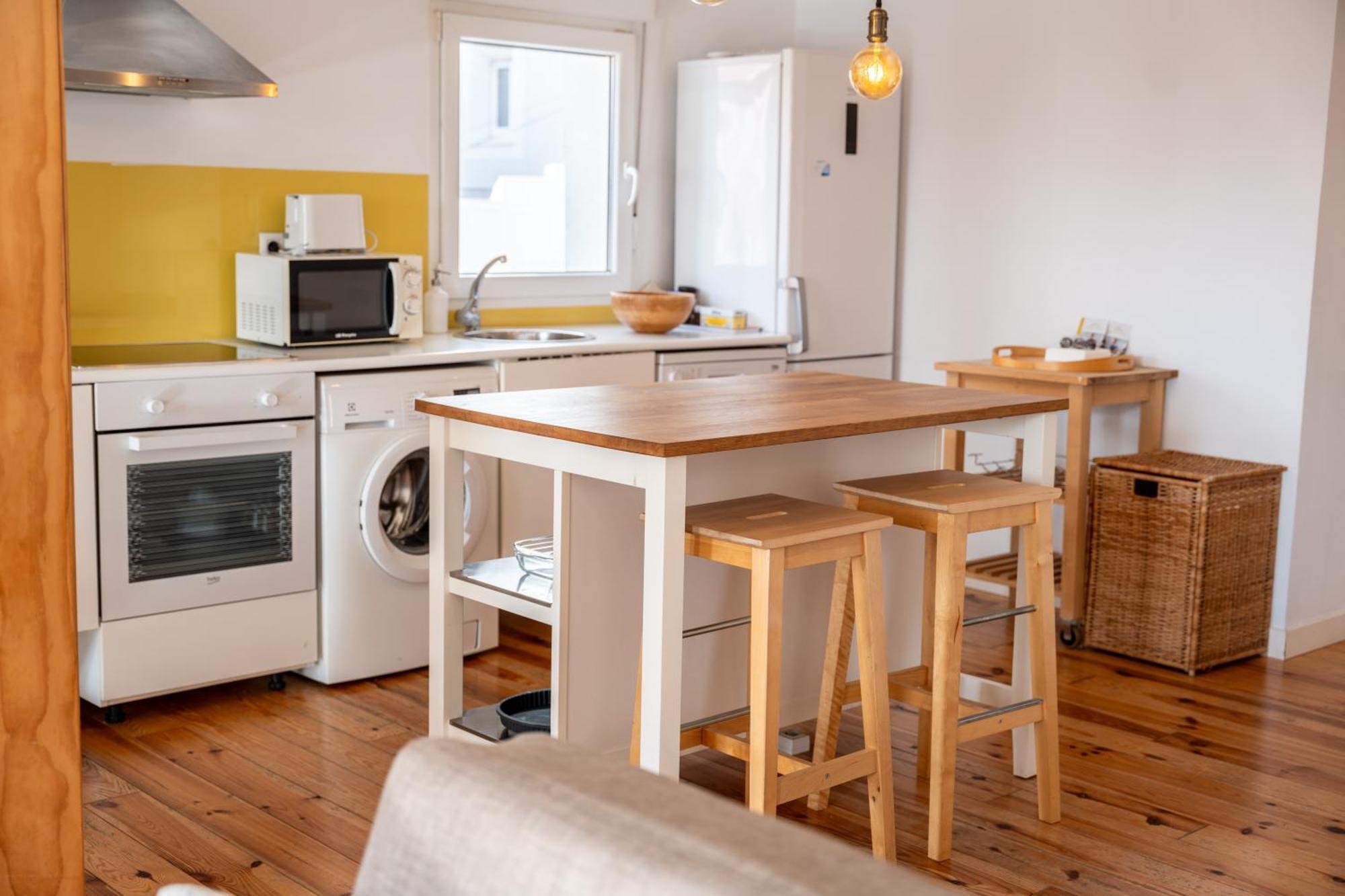 Warm And Inviting, Central Location By Urbanhosting Сантандер Екстериор снимка