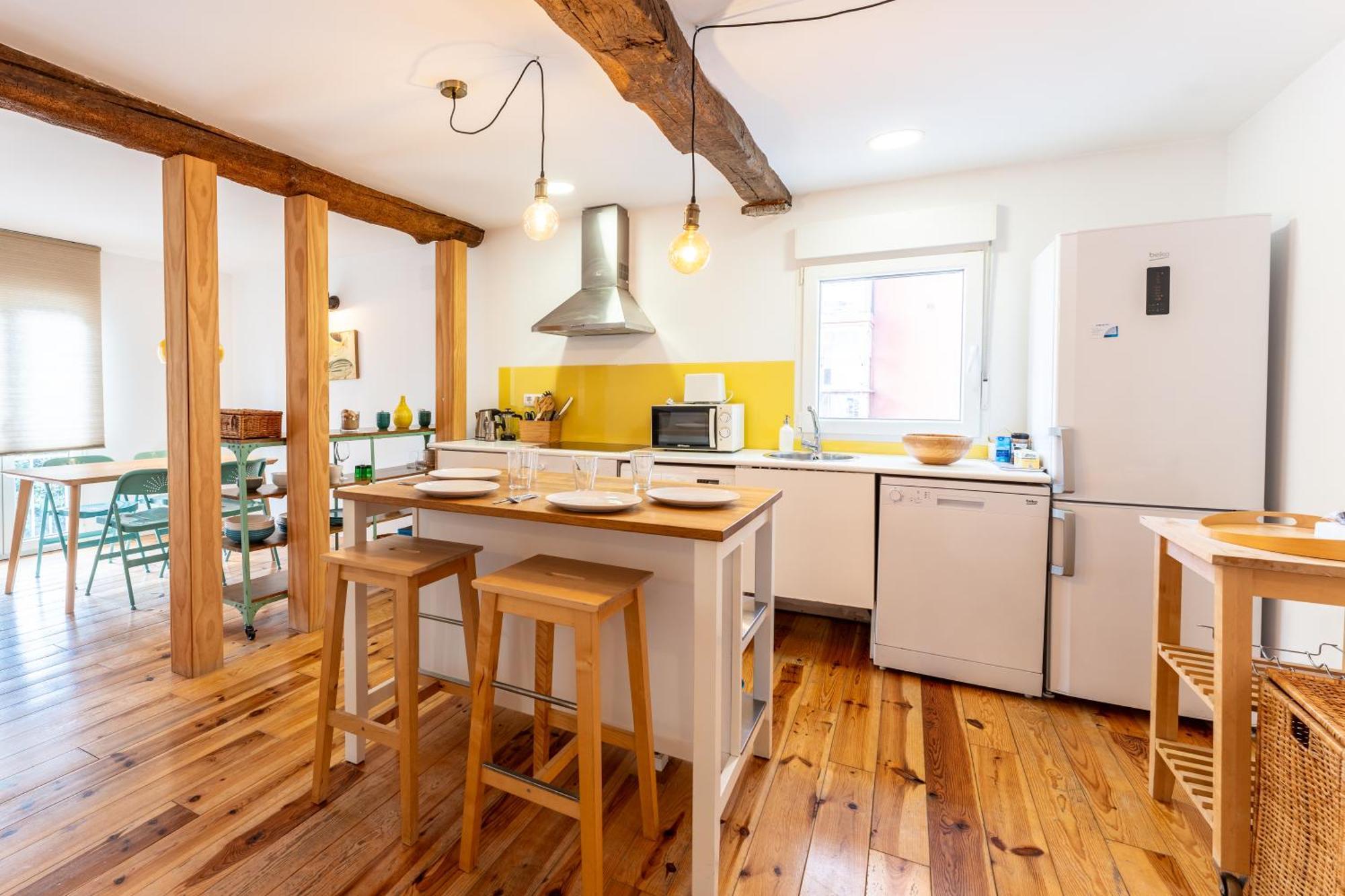 Warm And Inviting, Central Location By Urbanhosting Сантандер Екстериор снимка