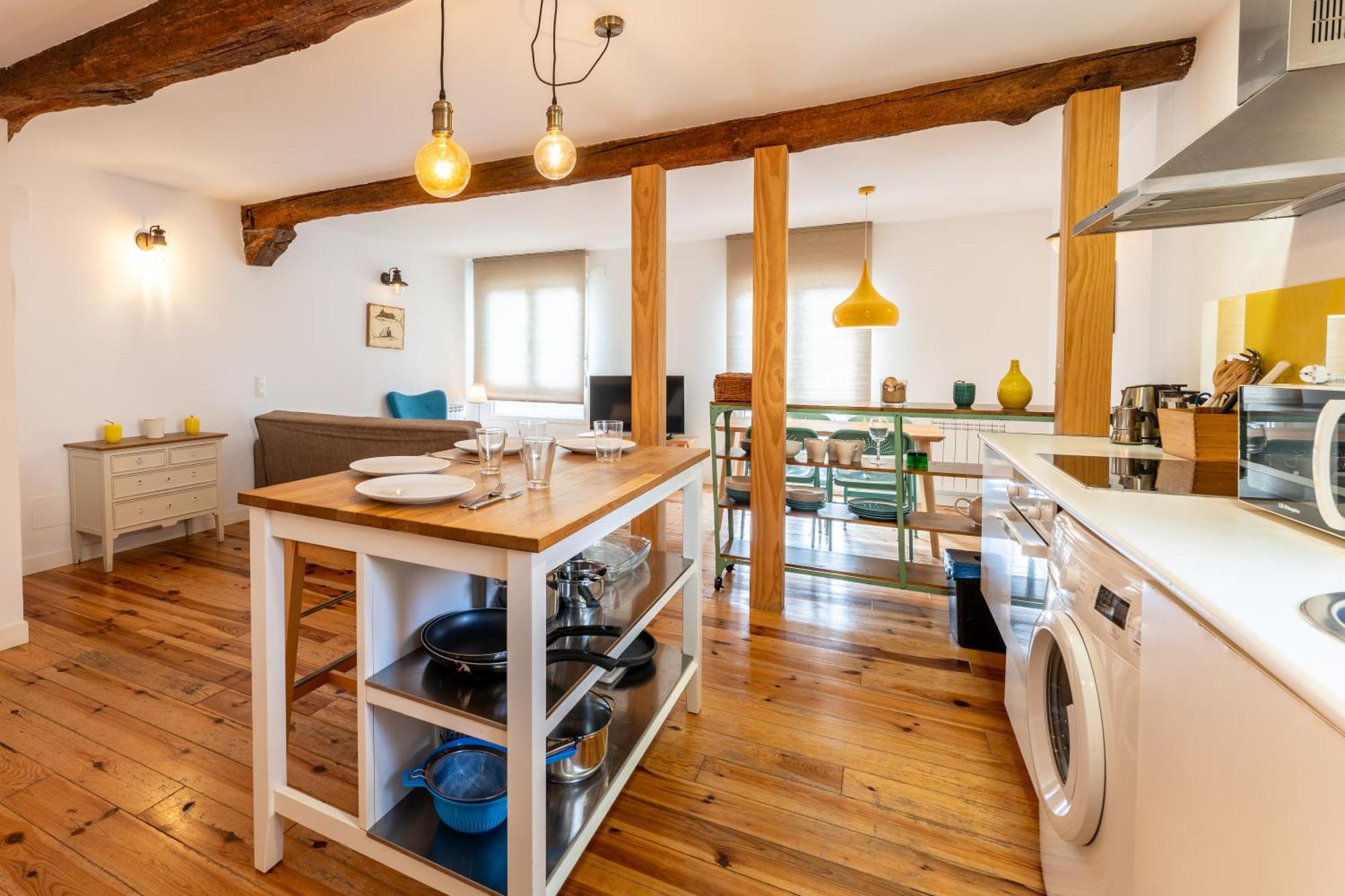 Warm And Inviting, Central Location By Urbanhosting Сантандер Екстериор снимка