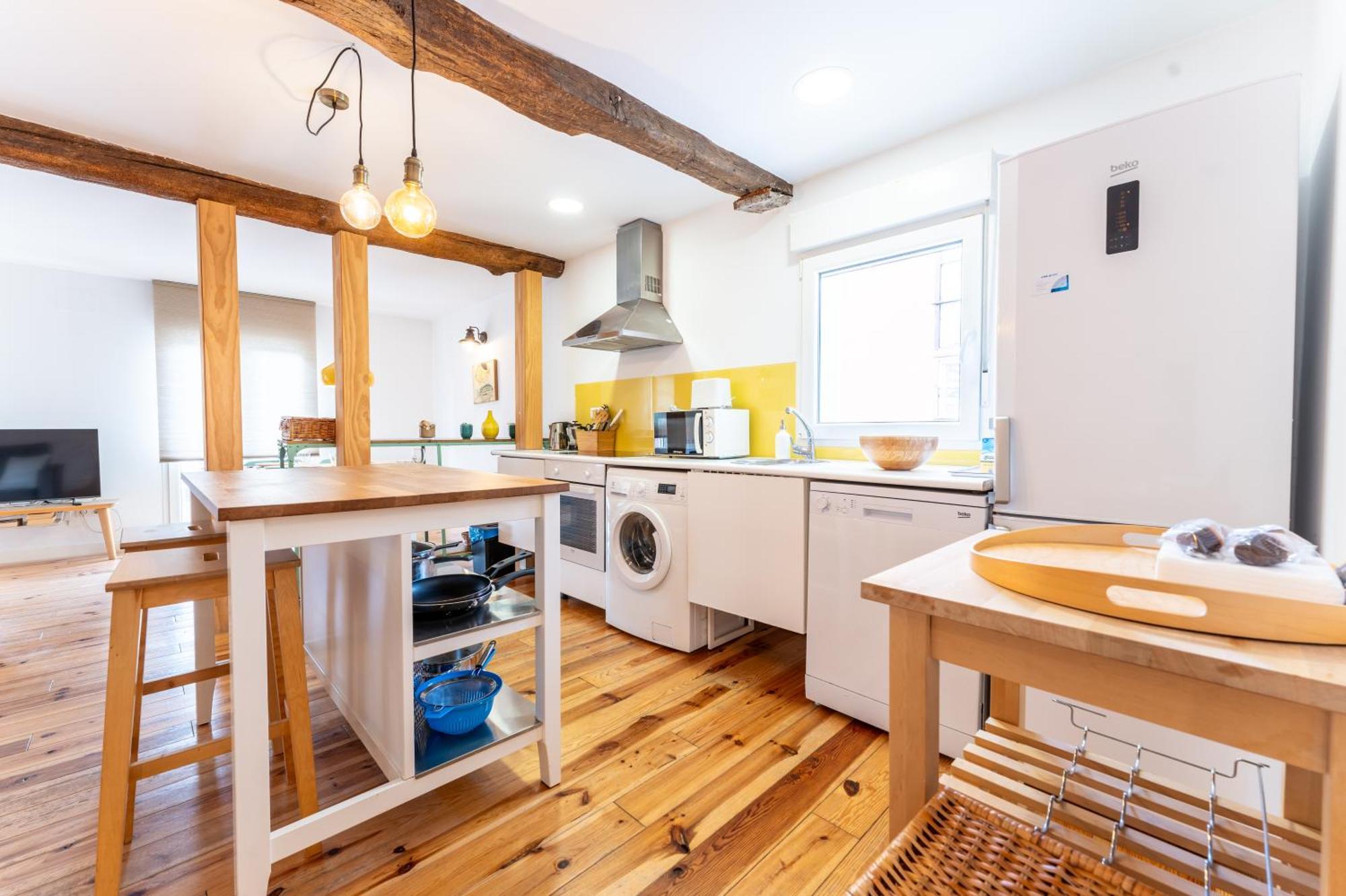 Warm And Inviting, Central Location By Urbanhosting Сантандер Екстериор снимка